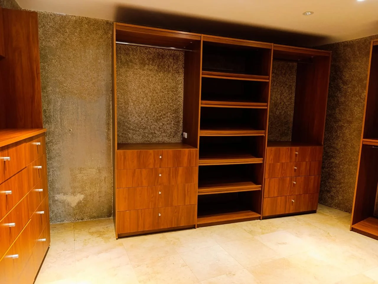 Walk-in closet
